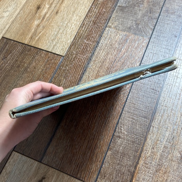 One Mitten Lewis by Helen Kay Vintage Hard Cover Book - Picture 11 of 13